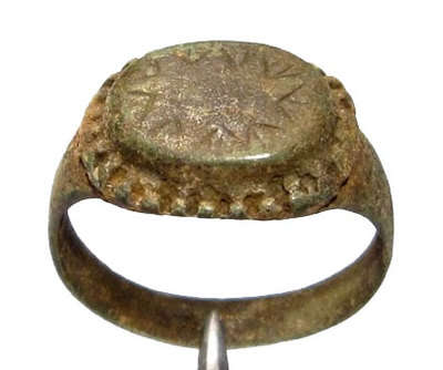 (AUTHENTIC) 200 - 400 AD Ancient Roman Empire ring with beautiful star encraving.