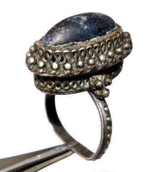 (AUTHENTIC) 1800's AD Post Medieval silver ring with a beautiful blue glass setting.