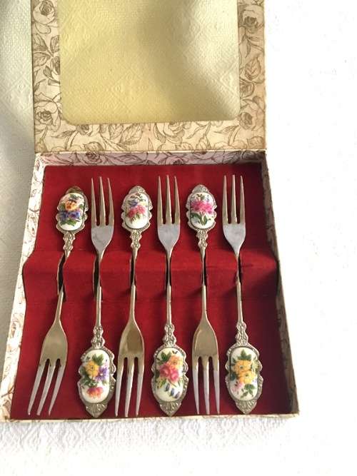 Vintage Cake Forks with porcelain insert