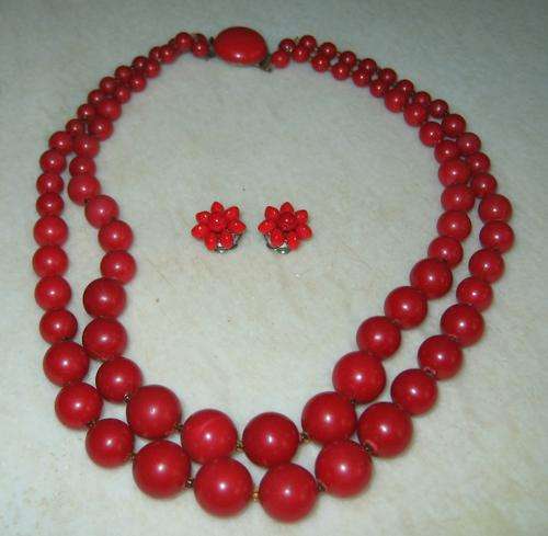 Vintage necklace in red with matching earrings