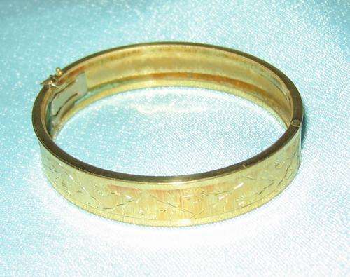 Vintage Gold tone bangle