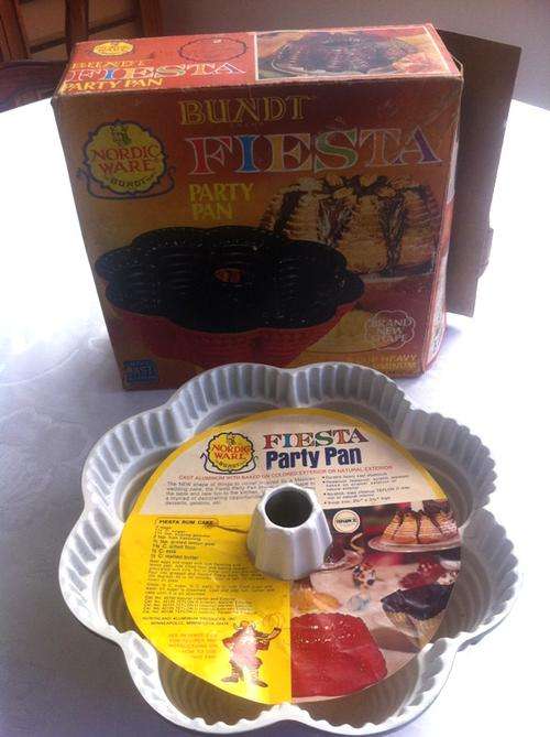Vintage Nordicware Bundt Tin - 9 cups