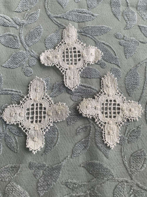 Cross Lace Motif
