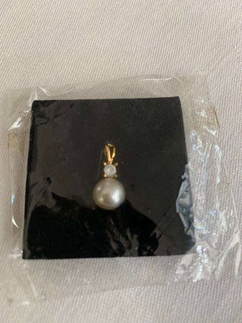 Lovely delicate pearl pendant