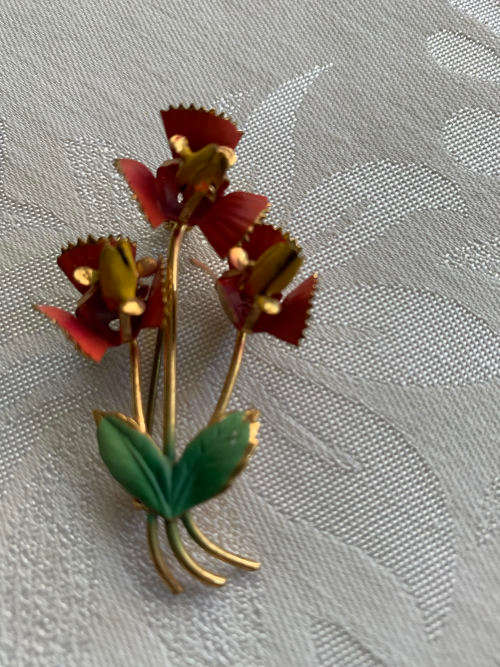 Metal flower vintage brooch