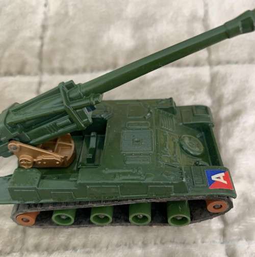 Matchbox BattleKings S.P. Howitzer Gun tank and 3 infantry figures
