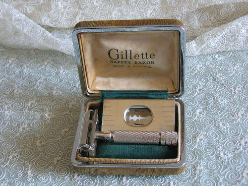 Stunning Vintage Gillette Razor in box