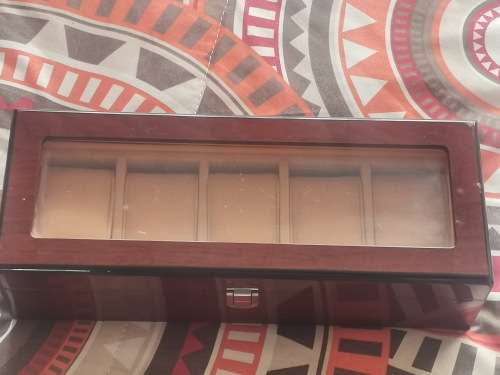 BEAUTIFUL OAK FINISHED 5 SLOT WATCH DISPLAY CASE