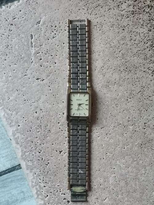 2 X MENS SEIKO WATCHES - WORKING BUT NEEDS TLC