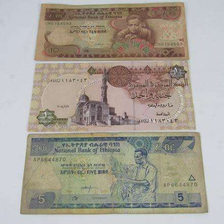LOT OF 10 WORLD BANKNOTES