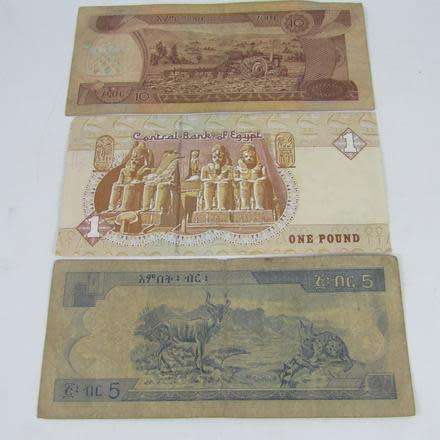 LOT OF 10 WORLD BANKNOTES