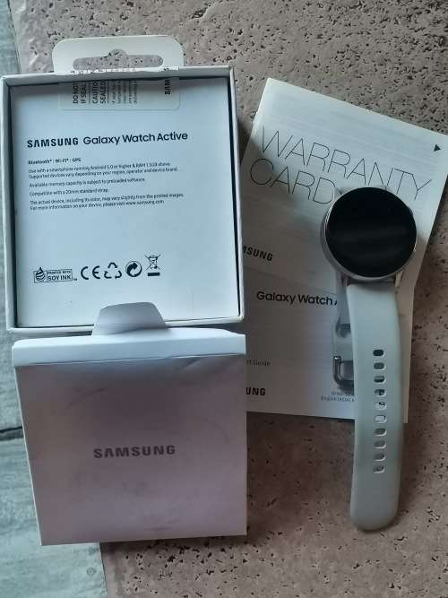 SAMSUNG GALAXY ACTIVE SMART WATCH WITH BOX AND ACCESSORIES - MODEL SM-R500