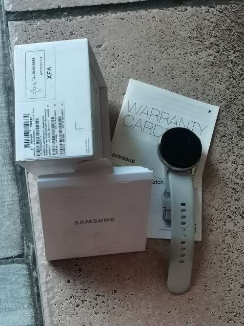 SAMSUNG GALAXY ACTIVE SMART WATCH WITH BOX AND ACCESSORIES - MODEL SM-R500