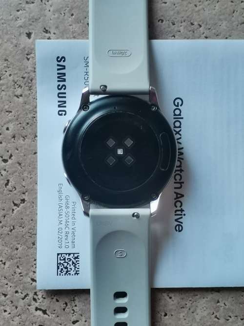 SAMSUNG GALAXY ACTIVE SMART WATCH WITH BOX AND ACCESSORIES - MODEL SM-R500