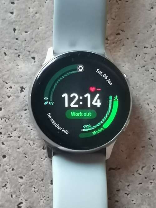 SAMSUNG GALAXY ACTIVE SMART WATCH WITH BOX AND ACCESSORIES - MODEL SM-R500