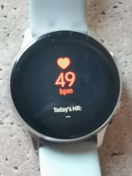 SAMSUNG GALAXY ACTIVE SMART WATCH WITH BOX AND ACCESSORIES - MODEL SM-R500