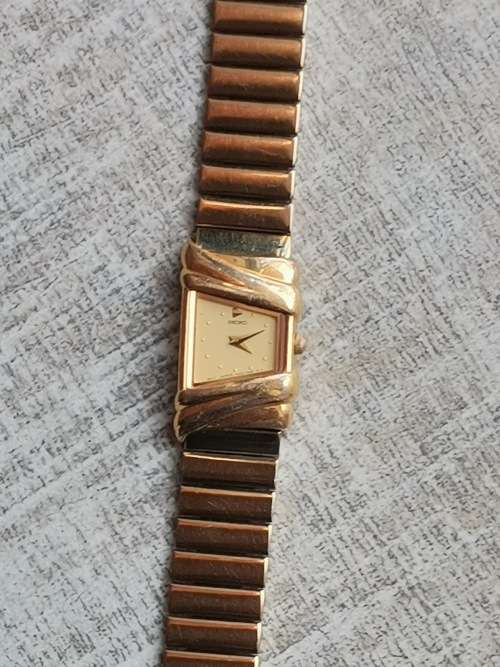 ELEGANT & EXOTIC LADIES SEIKO GOLD PLATED QUARTZ WATCH IN EXCELLENT WORKING CONDITION