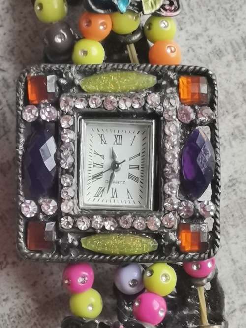 UNIQUE LADIES CULTURAL QUARTZ WATCH IN PERFECT WORKING CONDITION