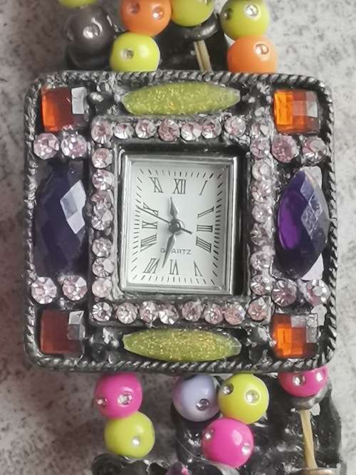 UNIQUE LADIES CULTURAL QUARTZ WATCH IN PERFECT WORKING CONDITION