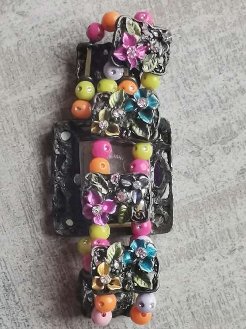 UNIQUE LADIES CULTURAL QUARTZ WATCH IN PERFECT WORKING CONDITION