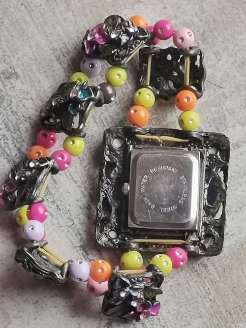 UNIQUE LADIES CULTURAL QUARTZ WATCH IN PERFECT WORKING CONDITION