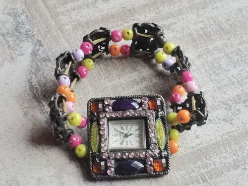 UNIQUE LADIES CULTURAL QUARTZ WATCH IN PERFECT WORKING CONDITION