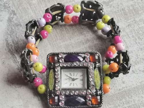 UNIQUE LADIES CULTURAL QUARTZ WATCH IN PERFECT WORKING CONDITION