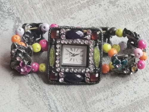 UNIQUE LADIES CULTURAL QUARTZ WATCH IN PERFECT WORKING CONDITION