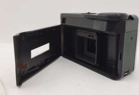 VINTAGE KODAK INSTAMATIC 133X CAMERA IN ORIGINAL CASE WITH 2 SEALED FILMS 1ST BIDDER WIN THE AUCTION