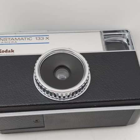 VINTAGE KODAK INSTAMATIC 133X CAMERA IN ORIGINAL CASE WITH 2 SEALED FILMS 1ST BIDDER WIN THE AUCTION