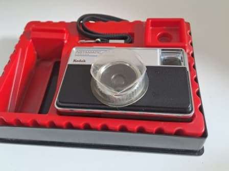 VINTAGE KODAK INSTAMATIC 133X CAMERA IN ORIGINAL CASE WITH 2 SEALED FILMS 1ST BIDDER WIN THE AUCTION