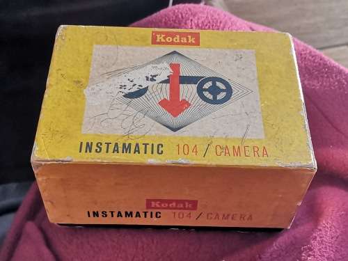 VINTAGE KODAK INSTAMATIC 104 CAMERA IN ORIGINAL BOX