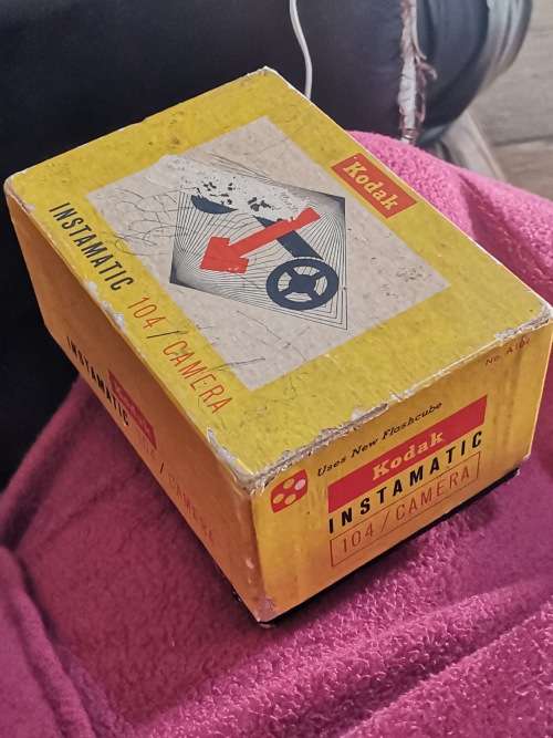 VINTAGE KODAK INSTAMATIC 104 CAMERA IN ORIGINAL BOX