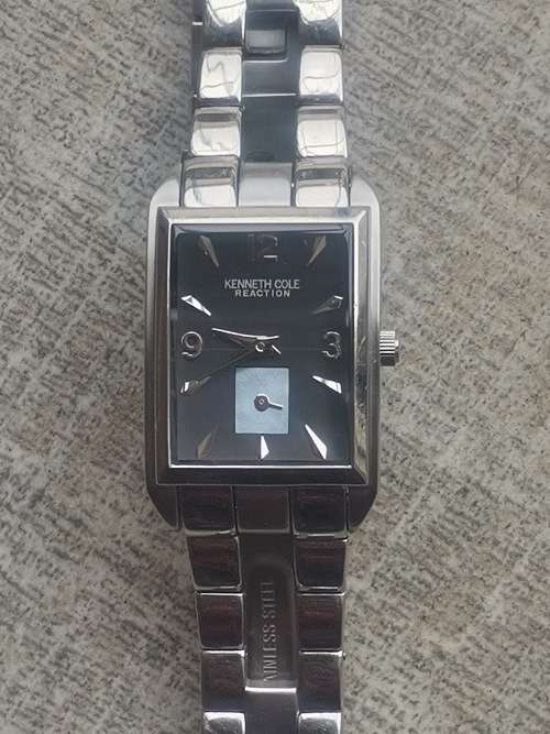 KENNETH COLE REACTION LADIES WATCH IN EXCELLENT WORKING CONDITION