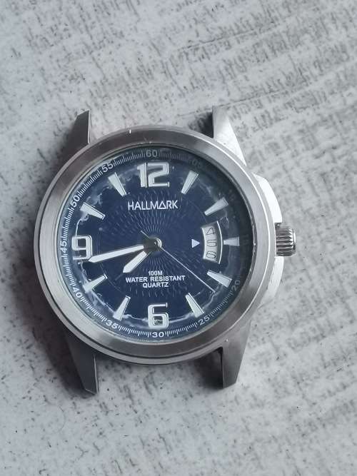 HALLMARK MENS QUARTZ WATCH IN EXCELLENT WORKING CONDITION - NO STRAP