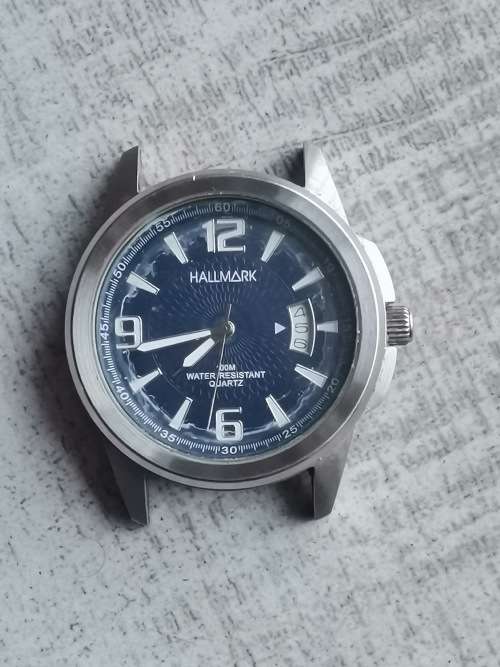 HALLMARK MENS QUARTZ WATCH IN EXCELLENT WORKING CONDITION - NO STRAP