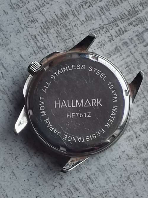 HALLMARK MENS QUARTZ WATCH IN EXCELLENT WORKING CONDITION - NO STRAP