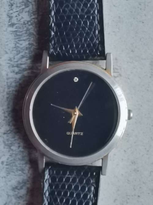 LADIES GENUINE DIAMOND QUARTZ WATCH IN EXCELLENT WORKING CONDITION