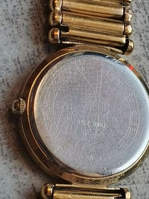 VINTAGE SWISS MADE PIERRE CARDIN LADIES WATCH IN EXCELLENT WORKING CONDITION