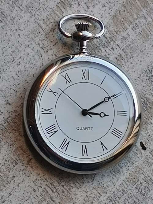 MENS POCKET WATCH NEW IN BOX IN EXCELLENT WORKING CONDITION