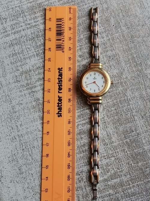 LADIES VINTAGE SWISS BUREN WATCH IN EXCL WORKING CONDITION VALUED @ R3500 WITH VALUATION CERTIFICATE