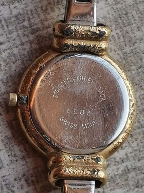 LADIES VINTAGE SWISS BUREN WATCH IN EXCL WORKING CONDITION VALUED @ R3500 WITH VALUATION CERTIFICATE