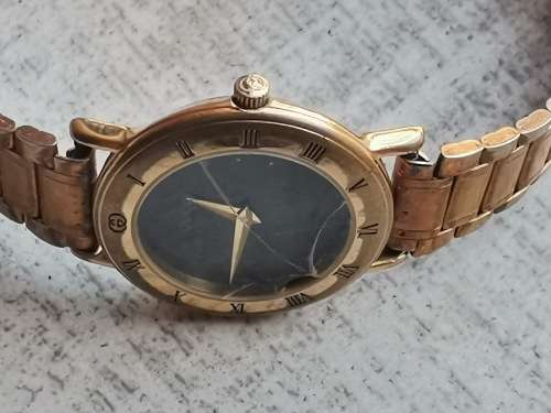ORIGINAL LADIES GUCCI WATCH IN EXCELLENT WORKING CONDITION VALUED @ R3500 WITH VALUATION CERTIFICATE