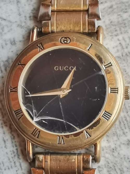ORIGINAL LADIES GUCCI WATCH IN EXCELLENT WORKING CONDITION VALUED @ R3500 WITH VALUATION CERTIFICATE
