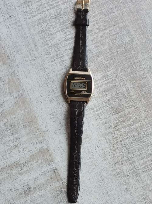 MENS HOMEGATE LCD QUARTZ WATCH