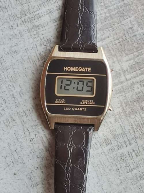MENS HOMEGATE LCD QUARTZ WATCH