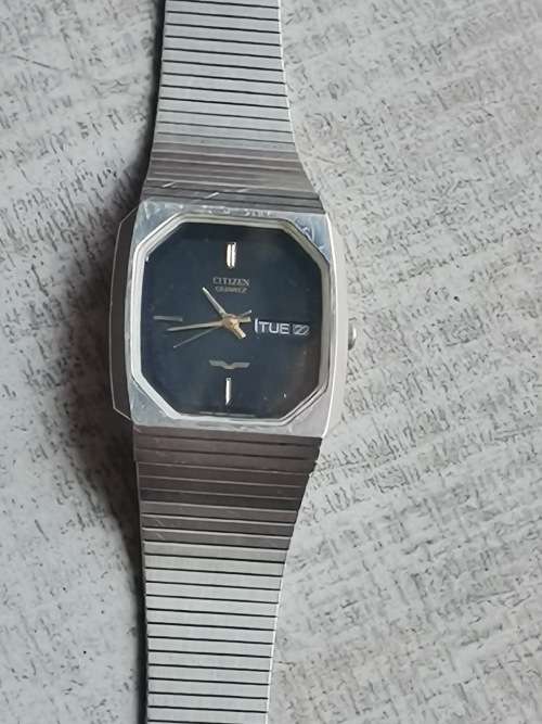 VINTAGE CITIZEN MENS WATCH WITH DAY/DATE FUNCTION IN EXCELLENT WORKING CONDITION