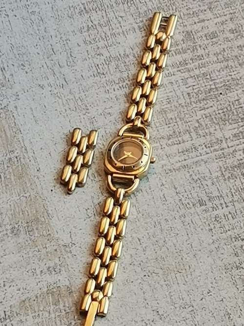 LADIES EMILE FRANCE GOLD PLATED QUARTZ WATCH IN EXCELLENT WORKING CONDITION
