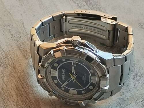MENS PULSAR 100M QUARTZ WATCH IN EXCELLENT WORKING CONDITION