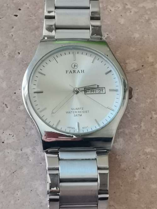 FARAH MENS DAY/DATE STAINLESS STEEL WATCH IN EXCELLENT WORKING CONDITION - VALUED @ R1500